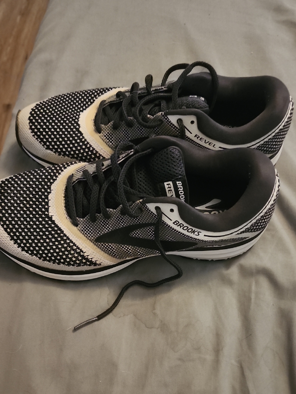 Brooks Men's Revel Running Shoes - Black & White